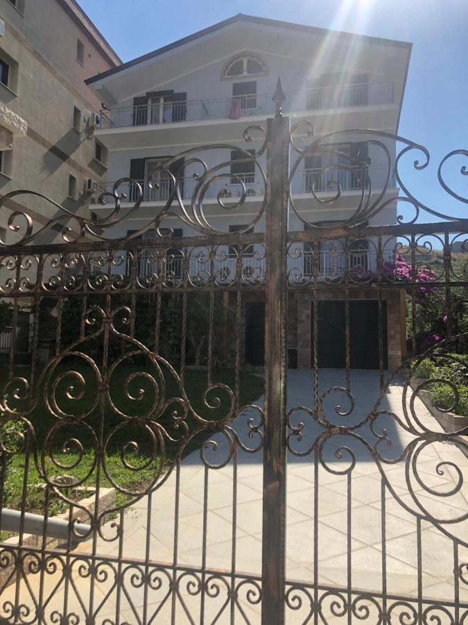 Apartamento A Casa Di Alice Orikum Exterior foto